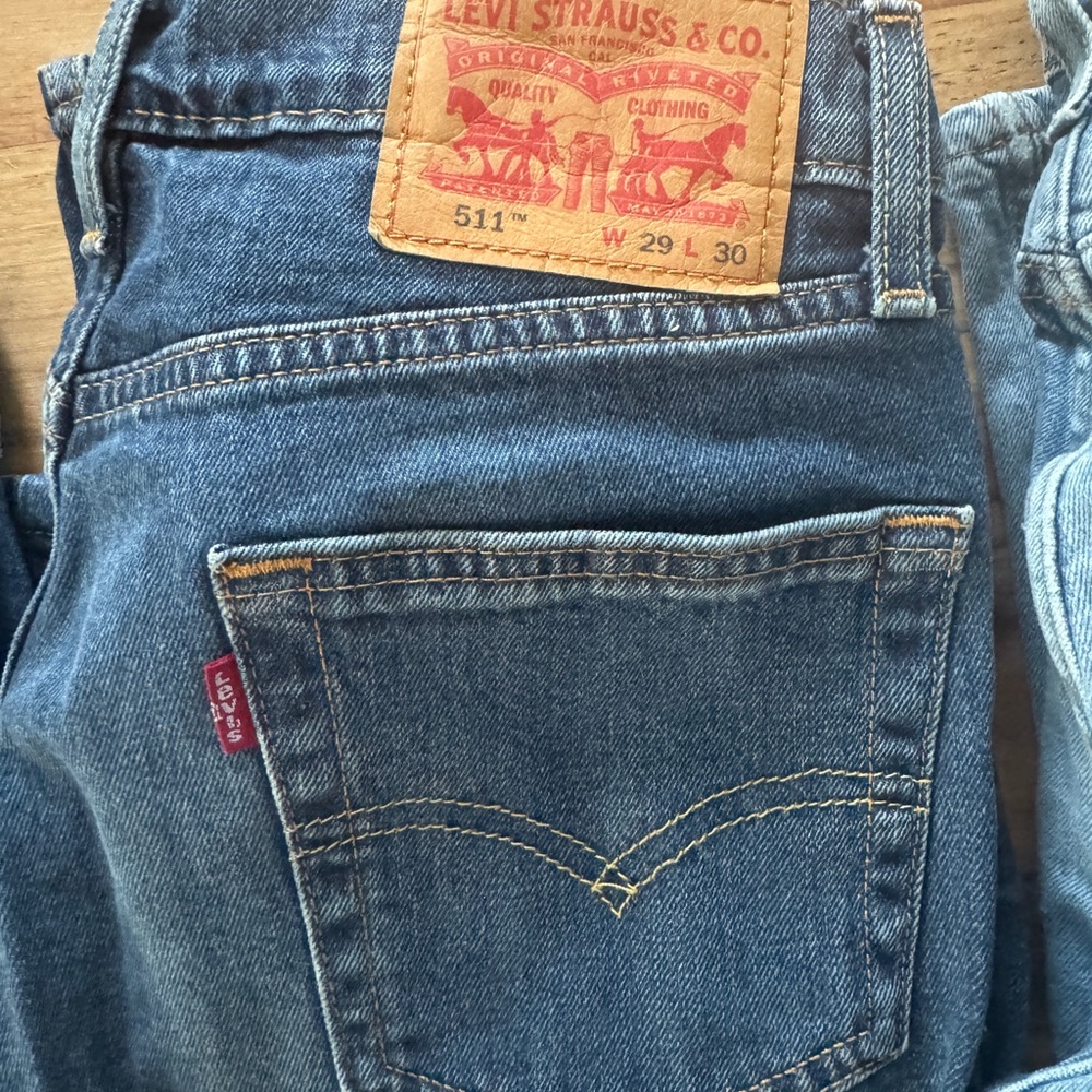 Levi's Men's Slim/Straight Jeans in Dark, Medium & Light Blue Washes - Picture 3 of 7